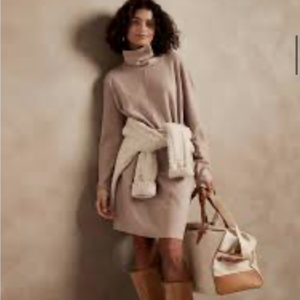 Banana Republic beige sweater dress in petite XS